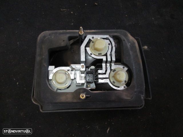 Farol Tras REF0761 ROVER 100 1995 3P ESQ - 2