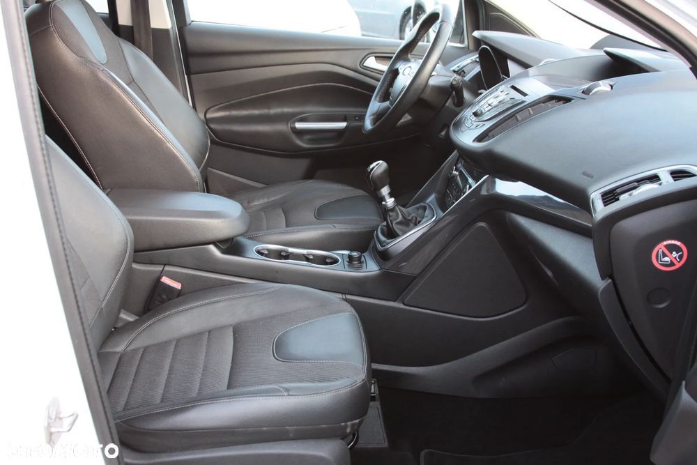 Ford Kuga 2.0 TDCi 2x4 Titanium - 14