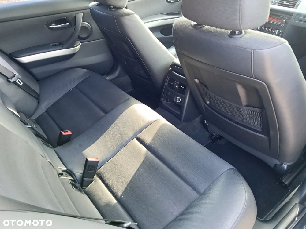 BMW Seria 3 320i - 14