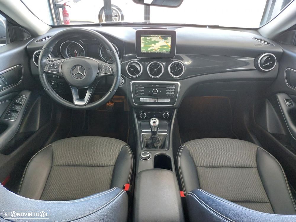 Mercedes-Benz CLA 180 d Shooting Brake - 10