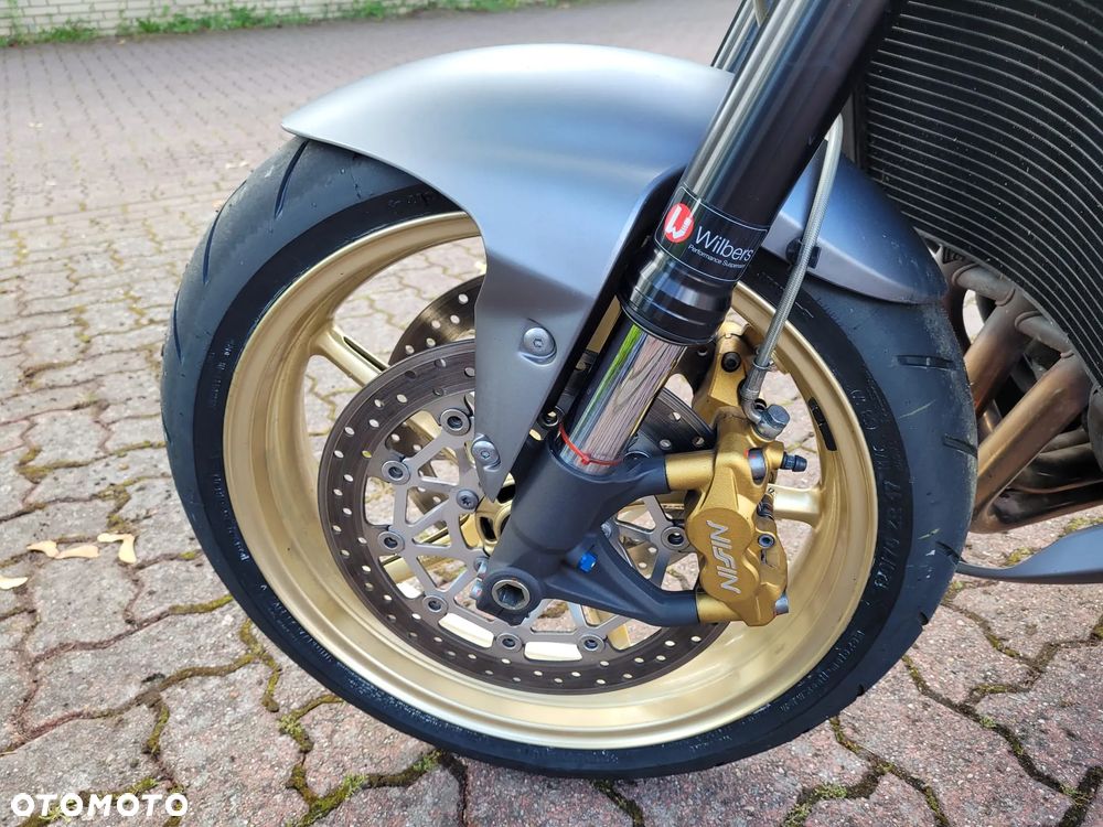 Triumph Street Triple - 8
