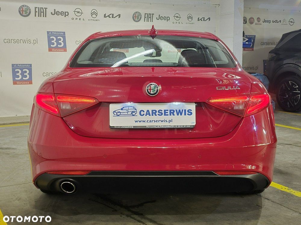 Alfa Romeo Giulia - 5