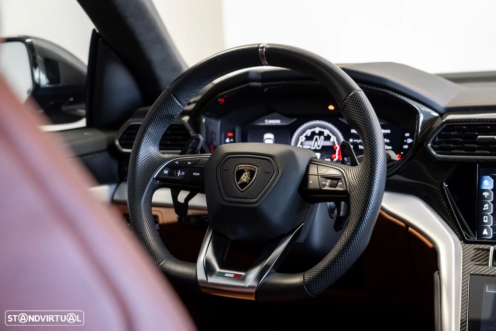 Lamborghini Urus 4.0 V8 - 12