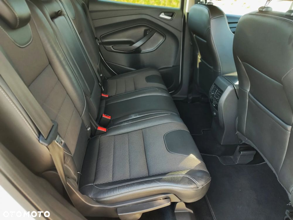 Ford Kuga 2.0 TDCi 2x4 Titanium - 29