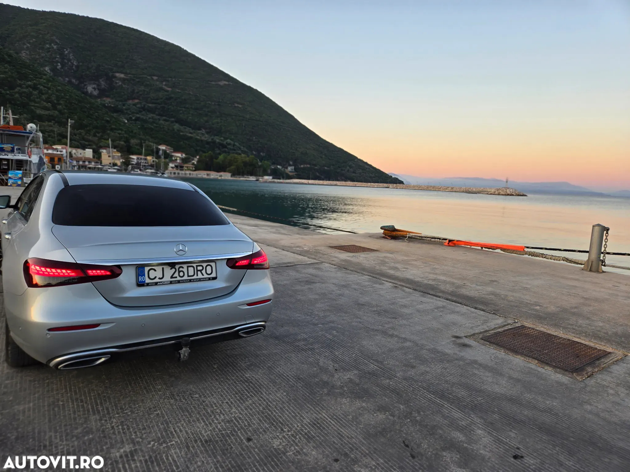 Mercedes-Benz E 220 d 4Matic T 9G-TRONIC - 9