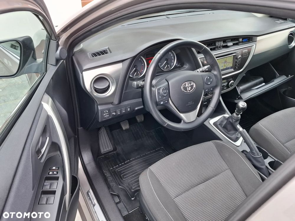 Toyota Auris 2.0 D-4D Executive - 9