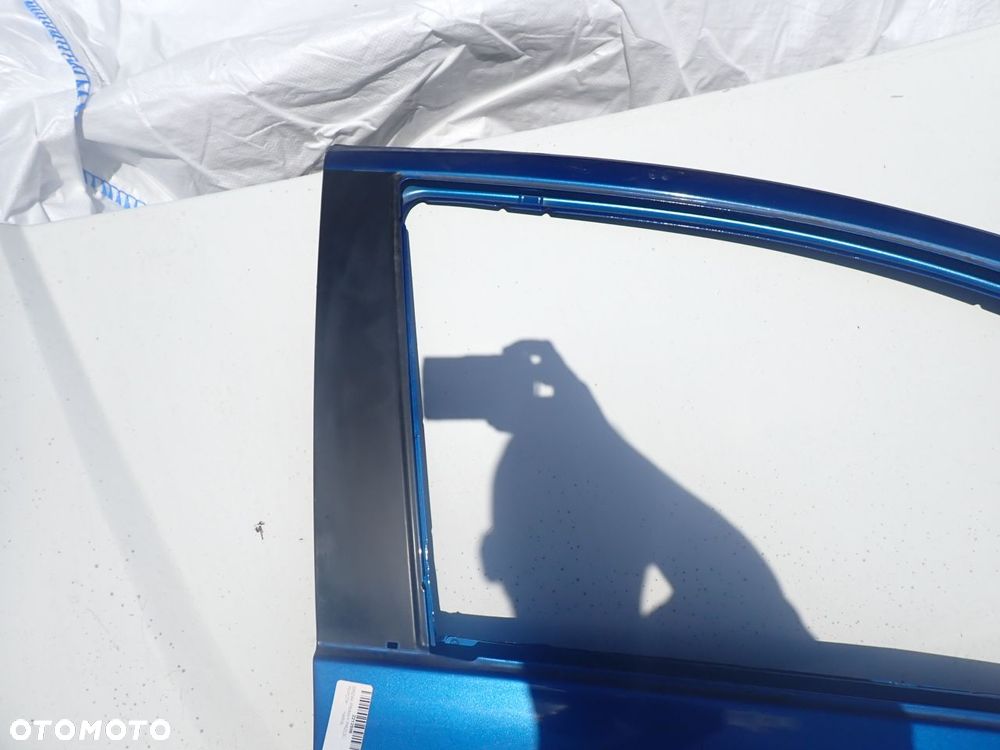 DRZWI PRAWY PRZÓD TOYOTA YARIS II  KOL: 8T0 - 2