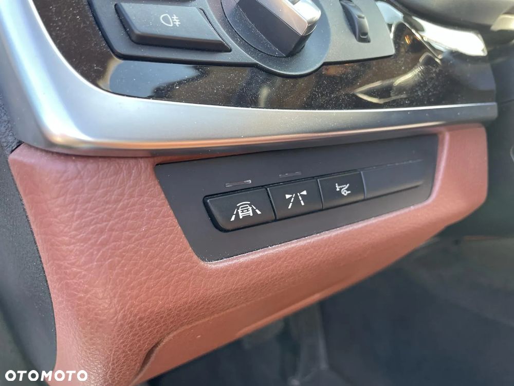BMW Seria 5 525d Touring Luxury Line - 11