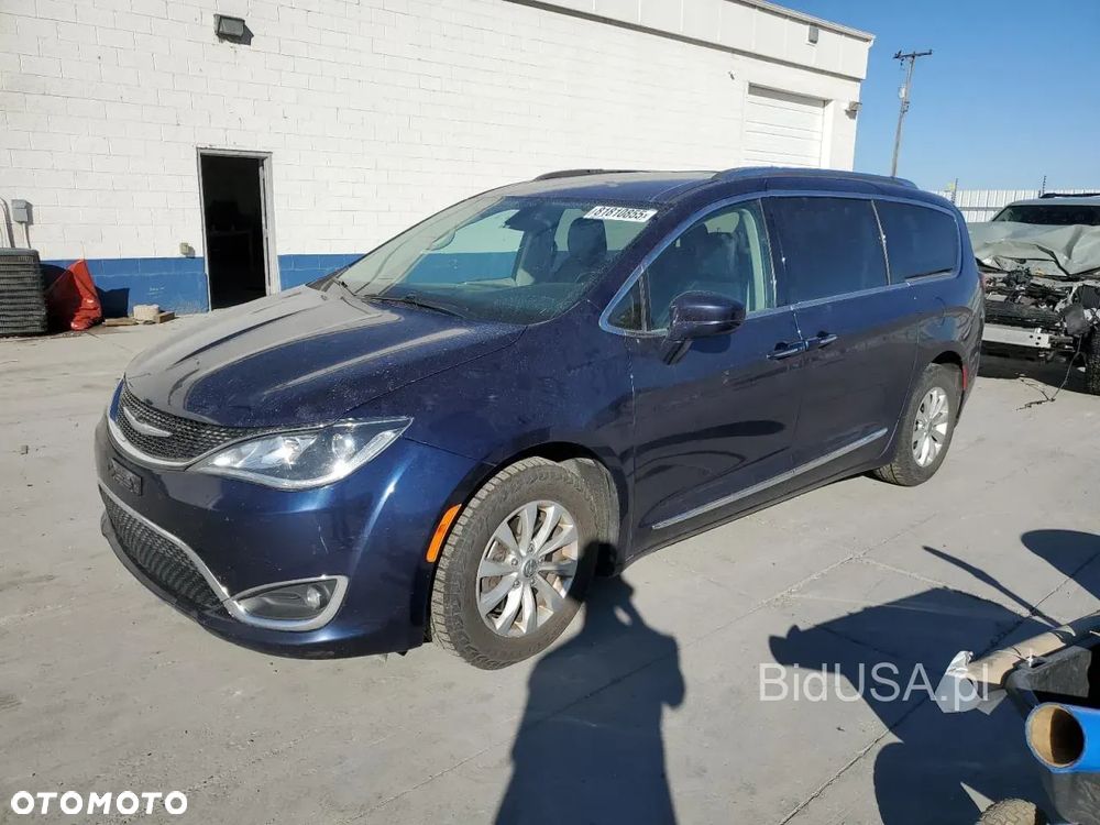 Chrysler Pacifica - 1