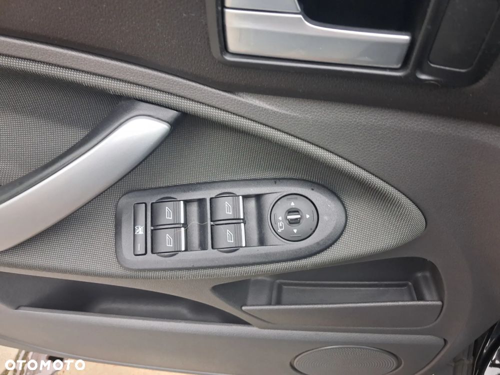 Ford Kuga 2.0 TDCi 2x4 Titanium - 22