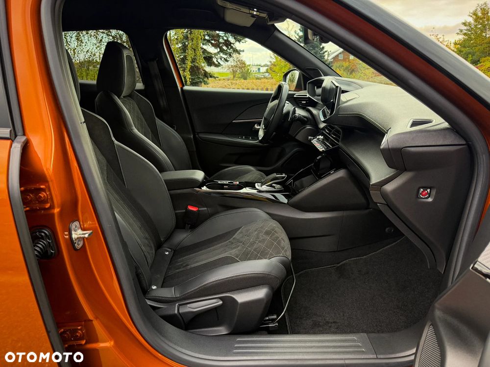 Peugeot 2008 1.2 PureTech GT S&S EAT8 - 32