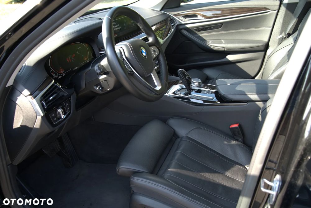 BMW Seria 5 530i xDrive Luxury Line - 10