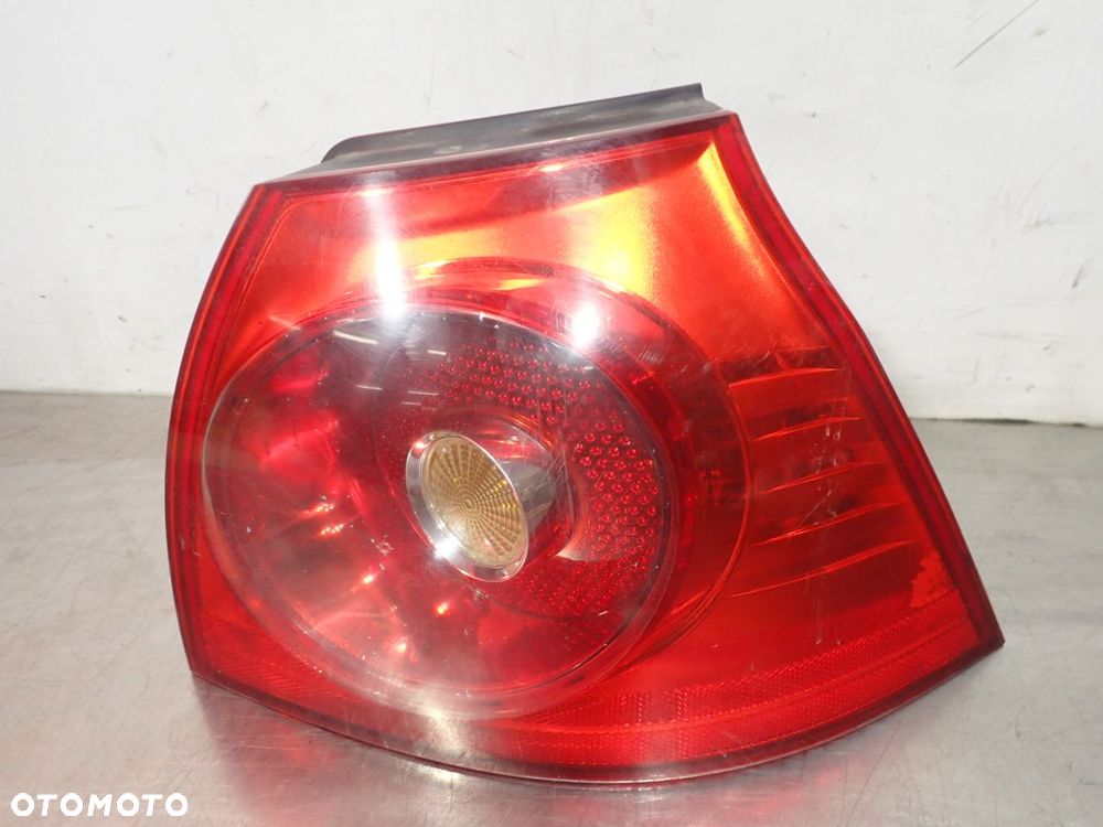 LAMPA PRAWA TYLNA VOLKSWAGEN GOLF V - 2