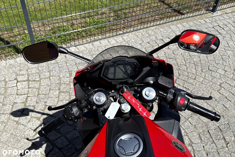 Yamaha YZF - 17