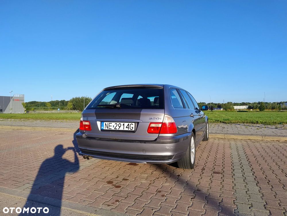BMW Seria 3 320i Touring - 10