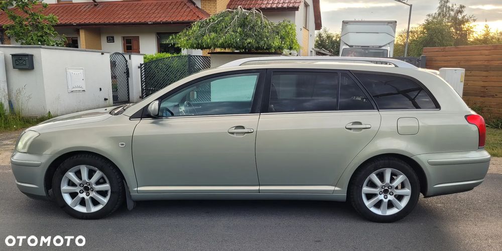 Toyota Avensis 2.0 D-4D Executive - 5