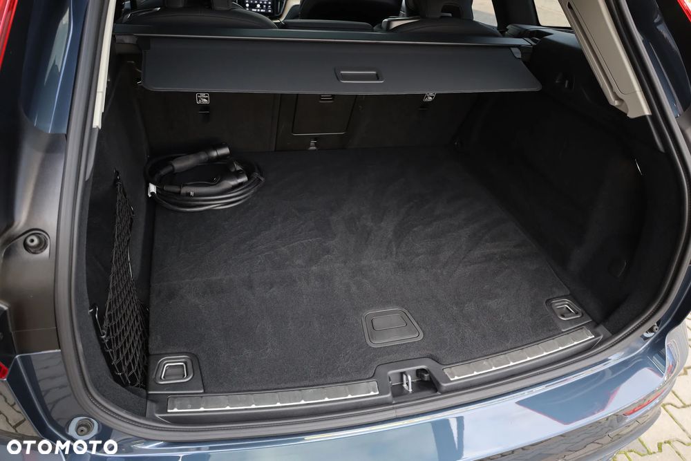 Volvo XC 60 T8 AWD Plus Dark - 32