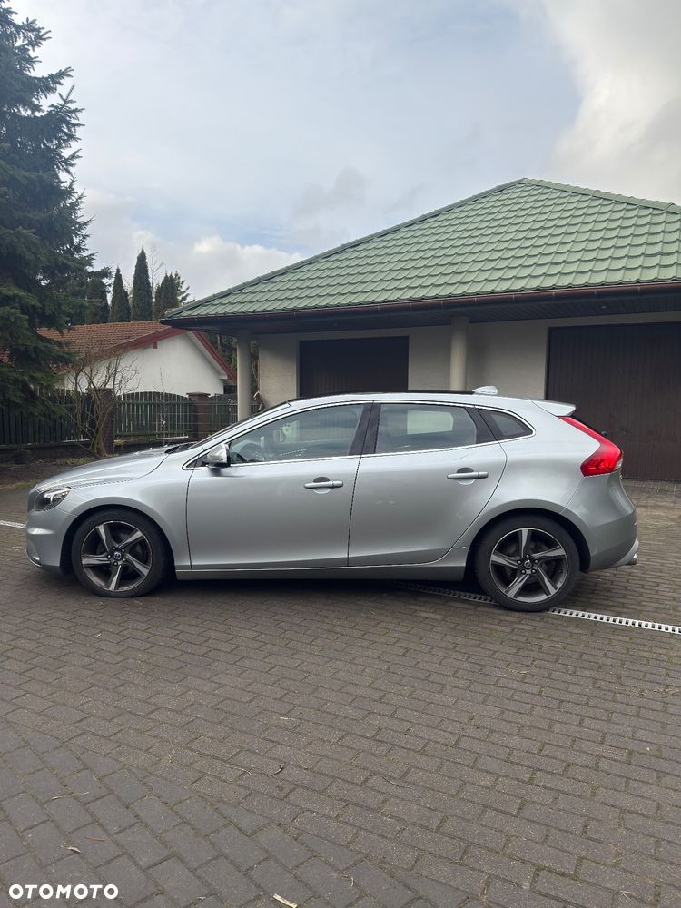 Volvo V40 D2 R-Design - 4