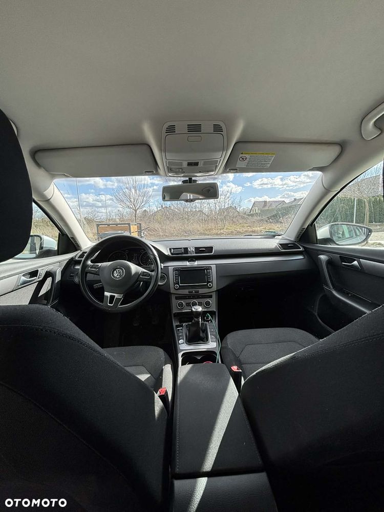 Volkswagen Passat 2.0 TDI Comfortline - 13