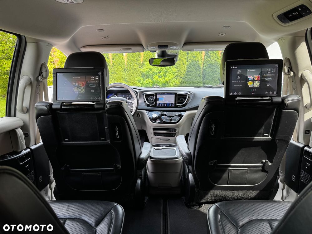 Chrysler Pacifica - 16