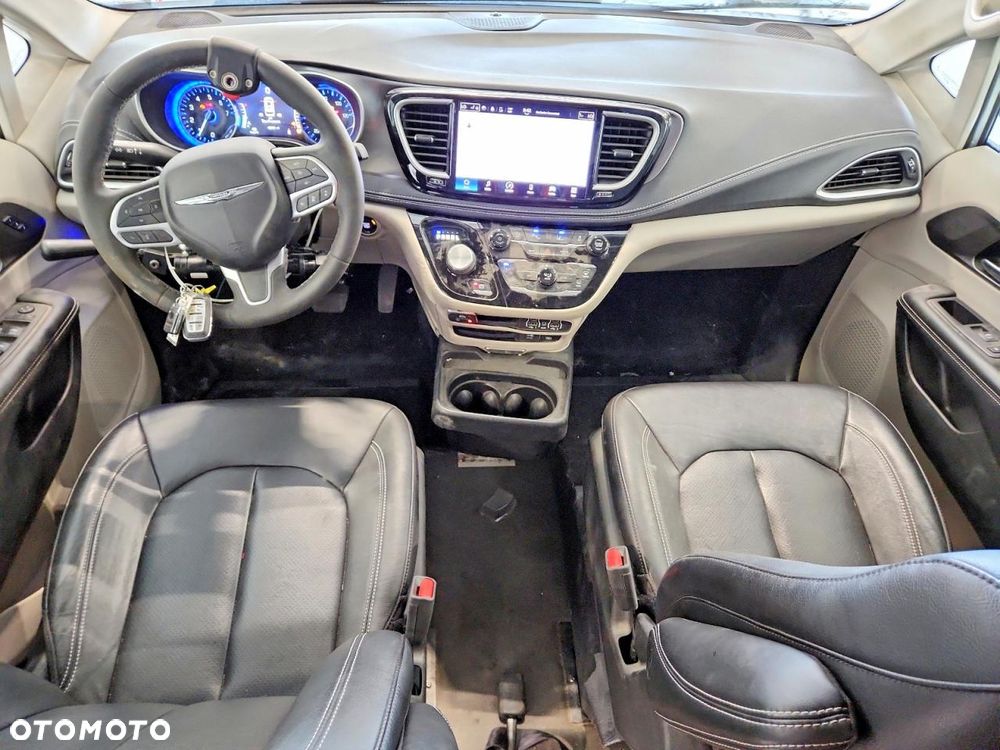 Chrysler Pacifica - 9