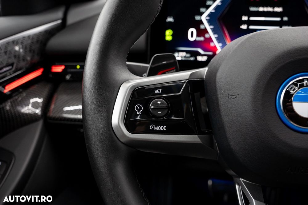 BMW Seria 5 530e xDrive AT PHEV - 33