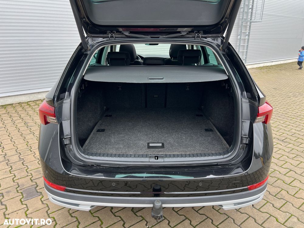 Skoda Octavia Combi 2.0 TDI DSG 4X4 Scout - 13