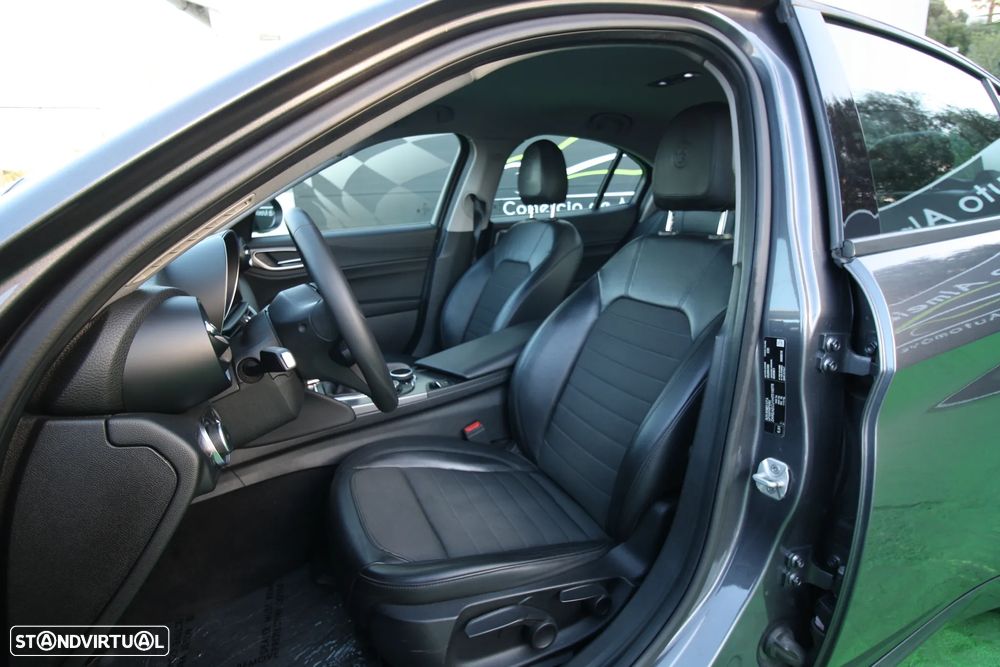 Alfa Romeo Giulia 2.2 D - 11