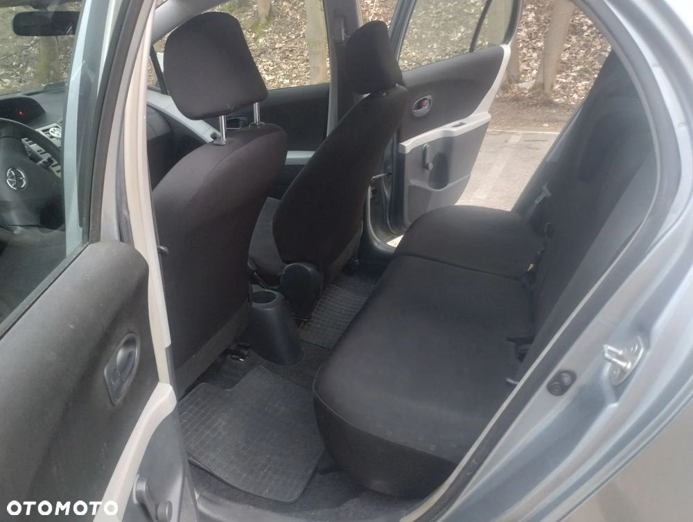 Toyota Yaris - 11