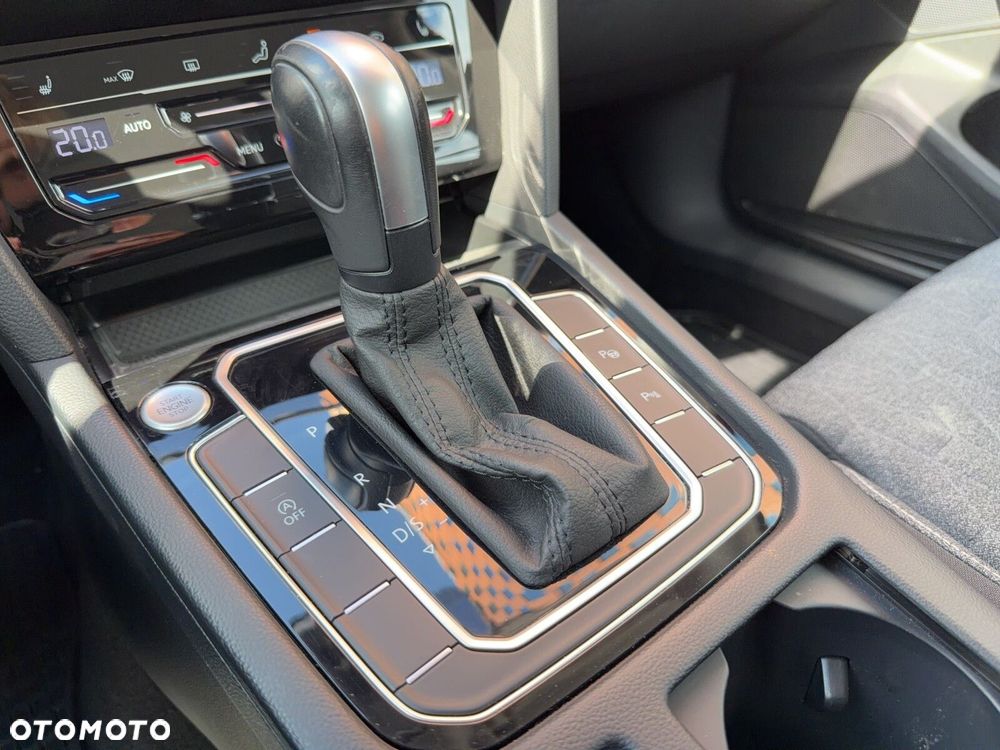 Volkswagen Passat - 21