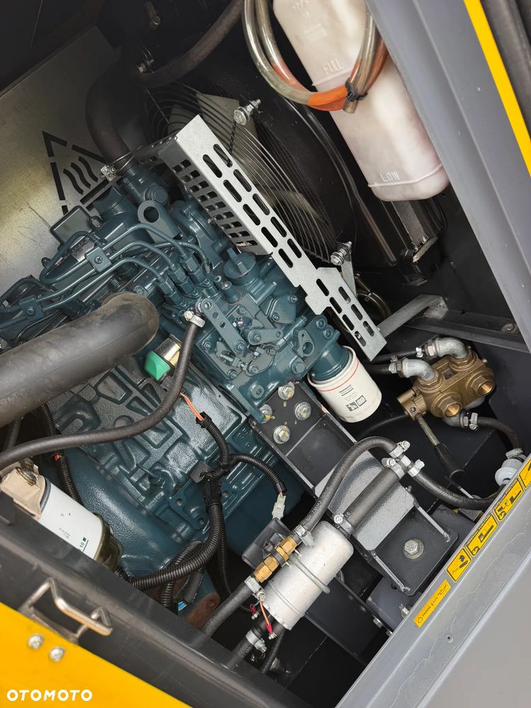 Atlas Copco QES 9 Agregat Prądotwórczy Generator prądu Wyciszony.  2018 rok. Silnik KUBOTA 3 cylindry. Agregat do pracy ciągłej. 2 x 400 VOLT oraz 230. Agregat w Bardzo ładnym stanie jak z Salonu. Sprowadzony z Norwegii. Agregat posiada bardzo dużo zabezpieczeń prądowych. Bezpieczna maszyna! Prądnica MECCALTE ECP3 1L4 najlepsza marka światowa! OKAZJA TANIO Profesjonalny przemysłowy sprzęt! Dokumenty inst. obsługi - 9