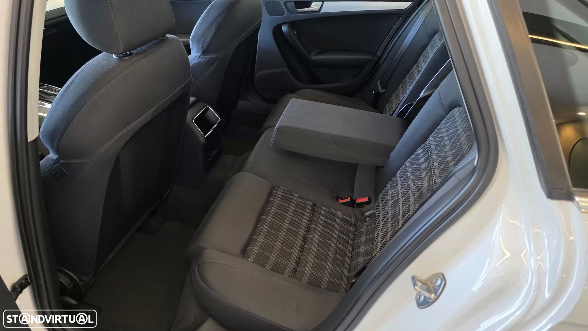 Audi A4 2.0 TDI S-line Multitronic - 42