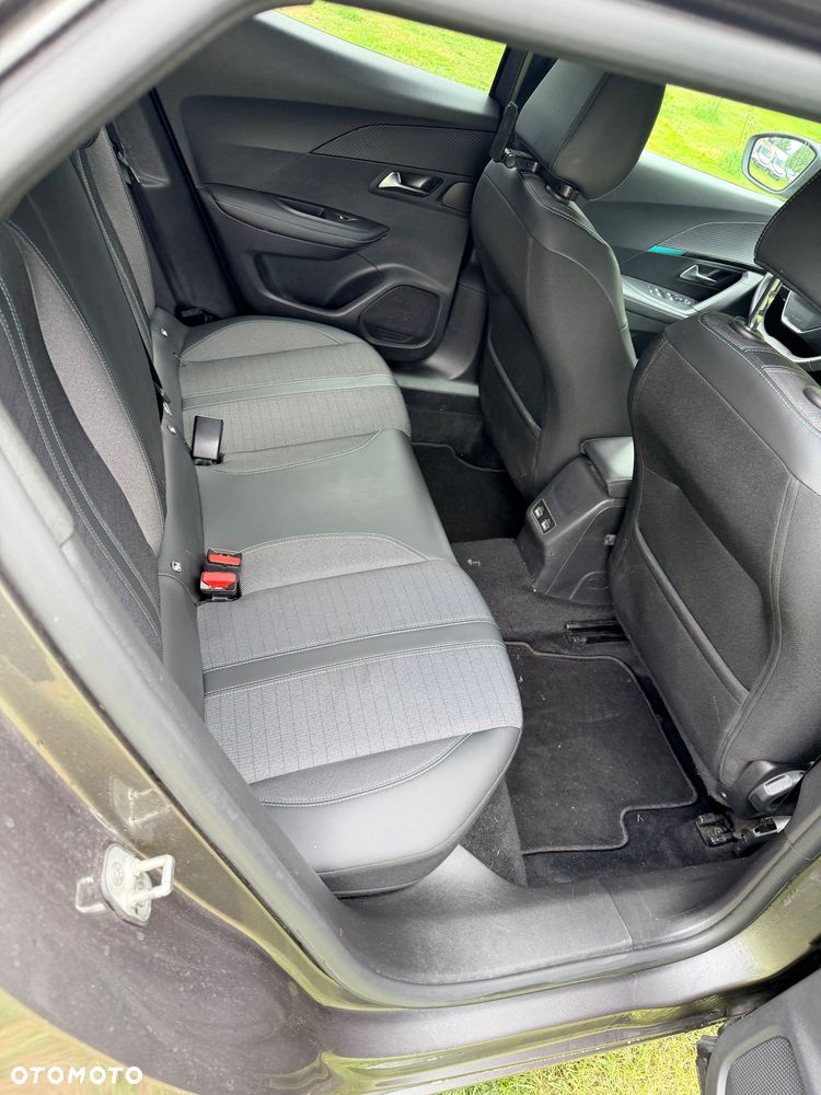 Peugeot 2008 PureTech 130 Allure - 12
