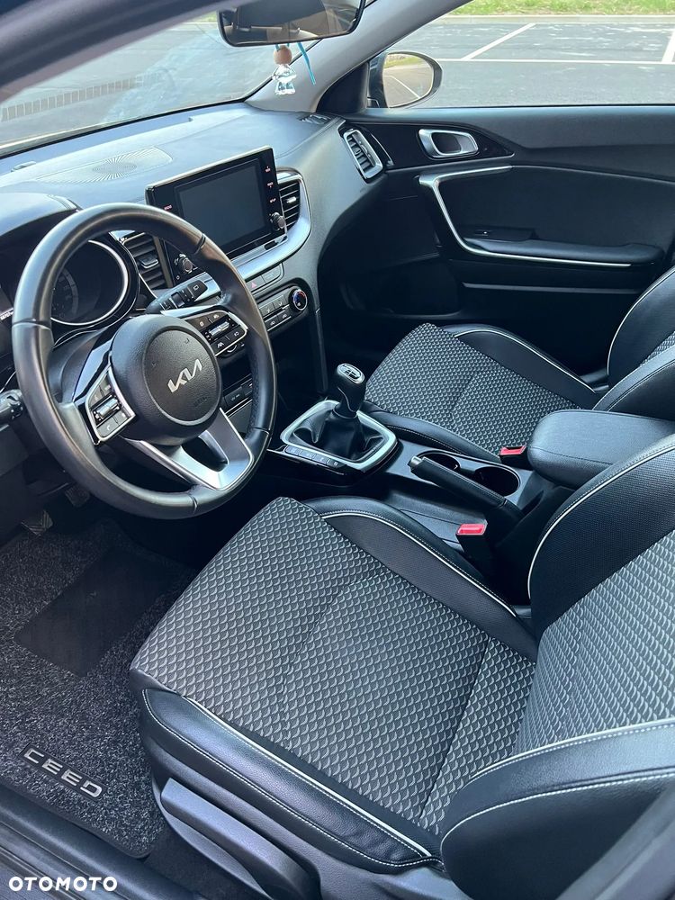 Kia Ceed 1.6 CRDi mHEV M - 10