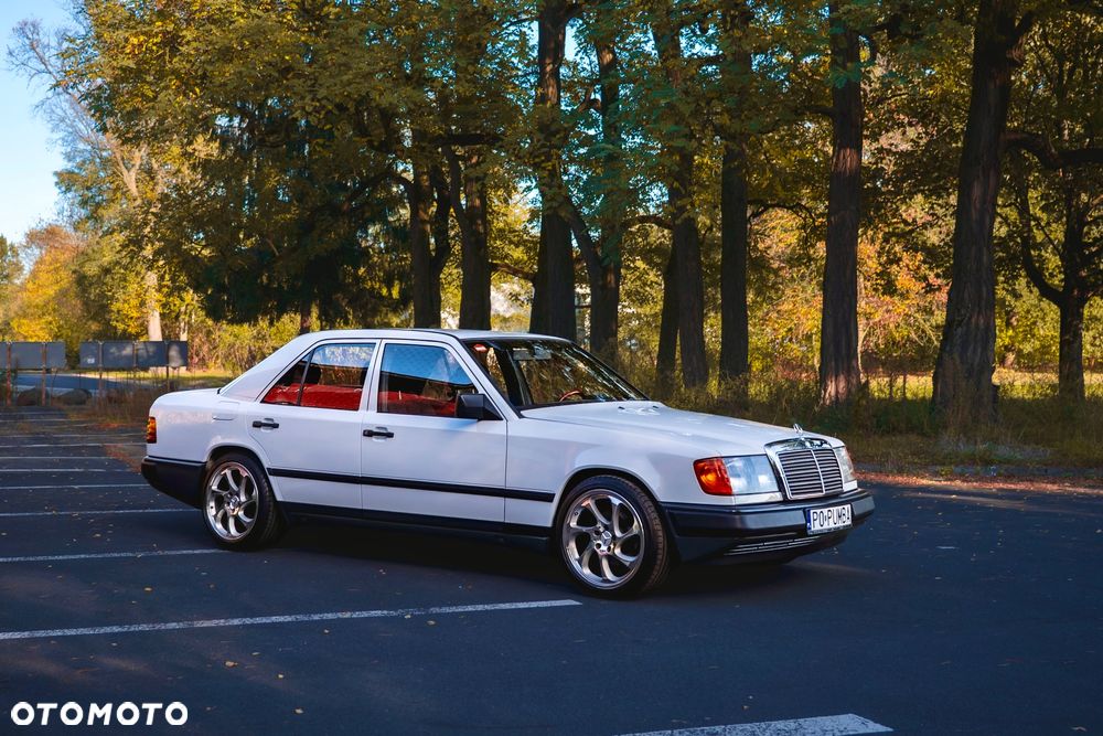 Mercedes-Benz W124 1987 photo 4