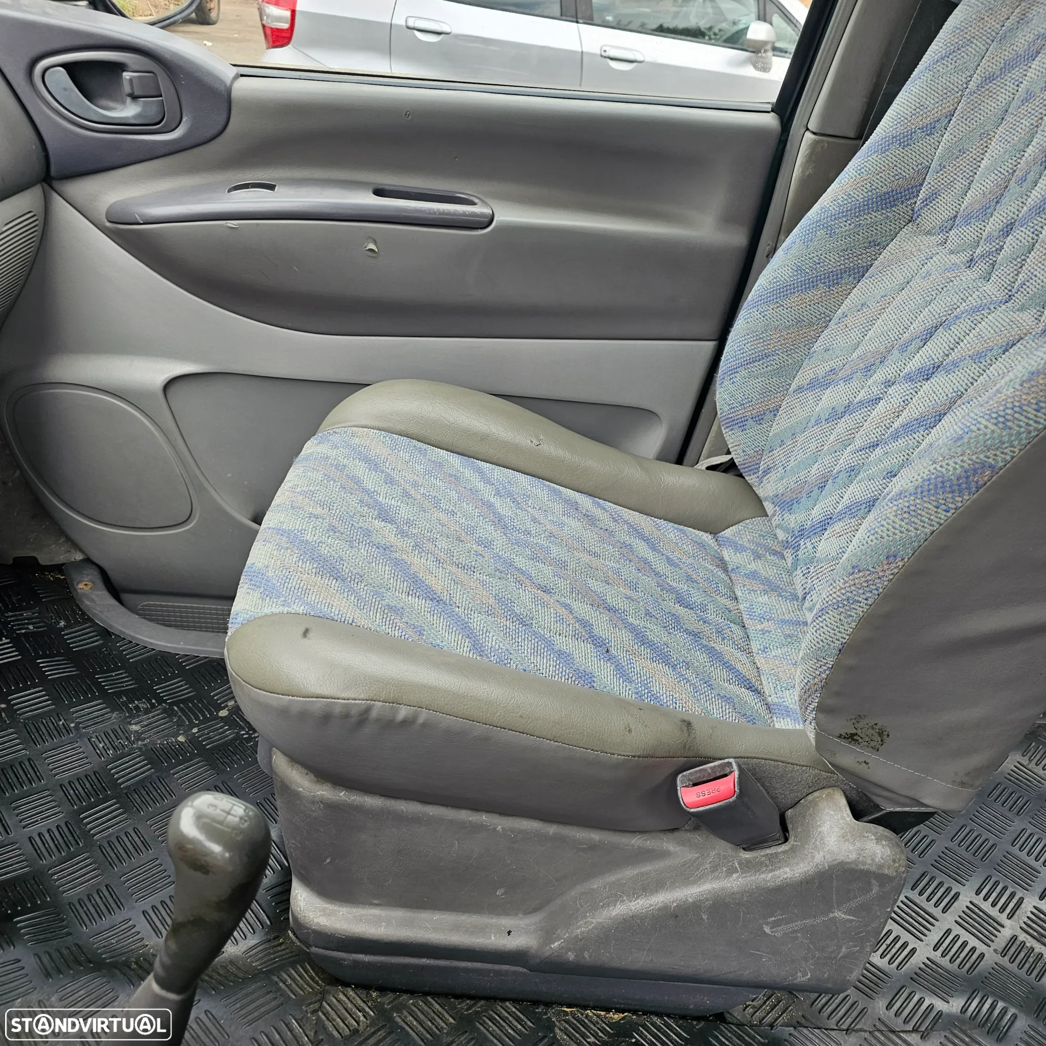 Mitsubishi Space Gear 2.5 TD GLX AC - 8