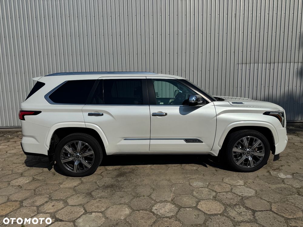 Toyota Sequoia - 8