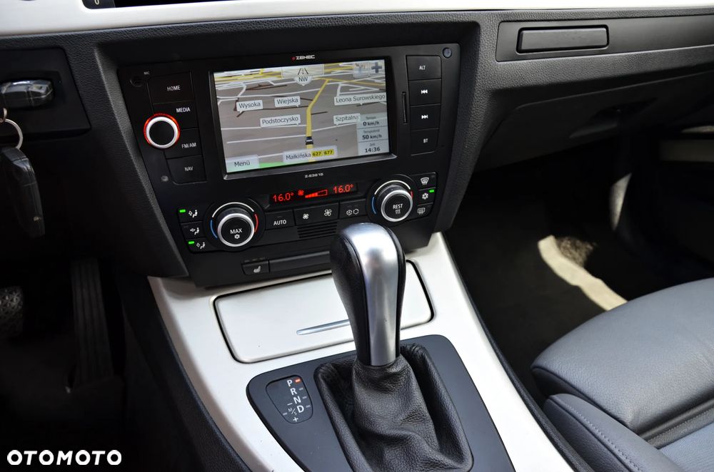 BMW Seria 3 320d DPF Touring Edition Fleet Exclusive - 37