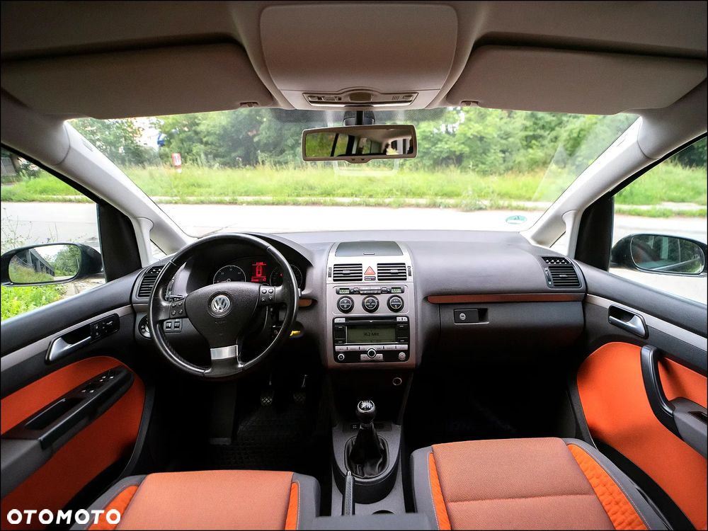 Volkswagen Touran - 19