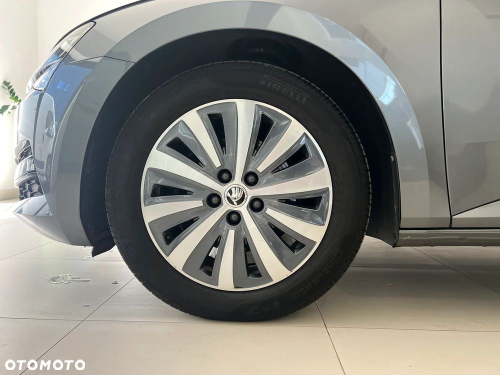 Skoda Superb 2.0 TDI SCR Style DSG - 32