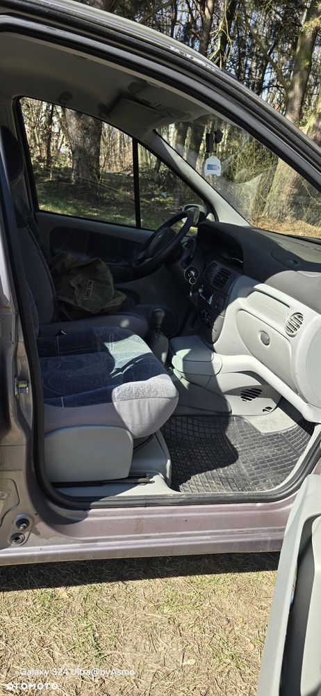 Renault Scenic 1.6 16V Family - 10