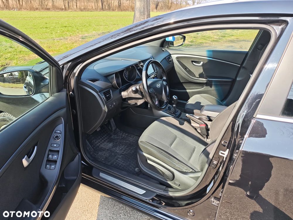 Hyundai i30 blue Kombi 1.6 CRDi Passion - 9