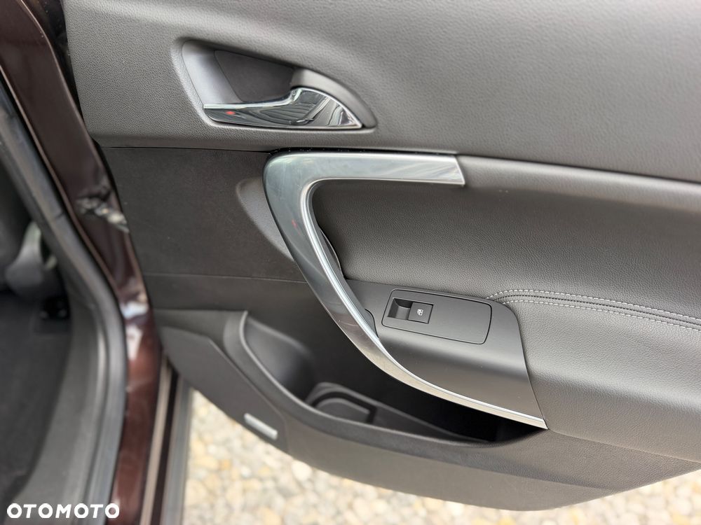Opel Insignia - 32