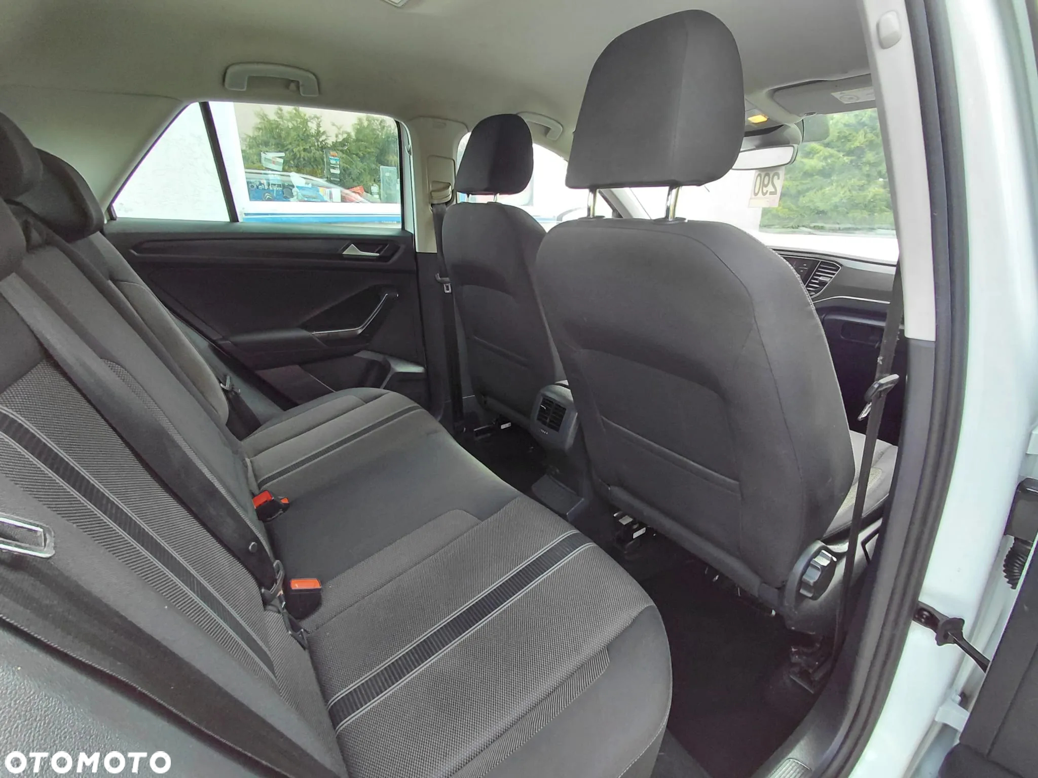 Volkswagen T-Roc - 13