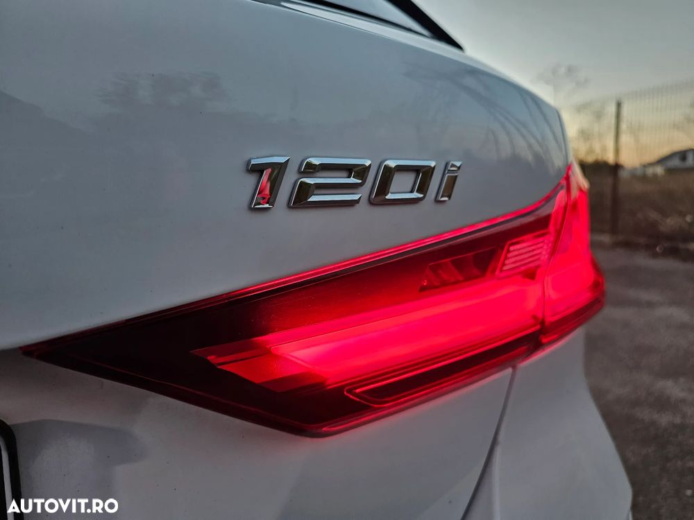 BMW Seria 1 120i AT - 7