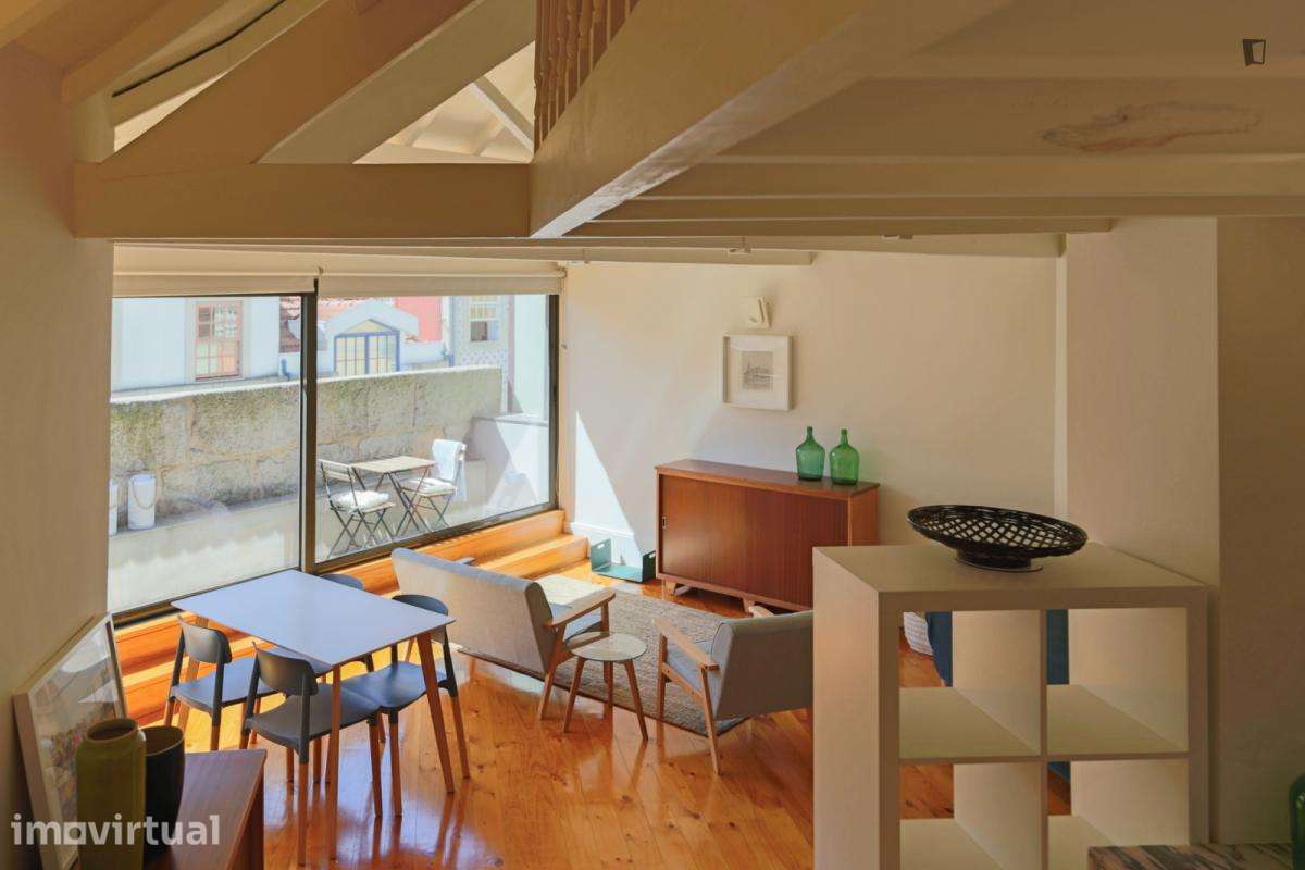 Apartamento com 1 quartos - localizado em Miragaia Porto - Grande imagem: 2/21