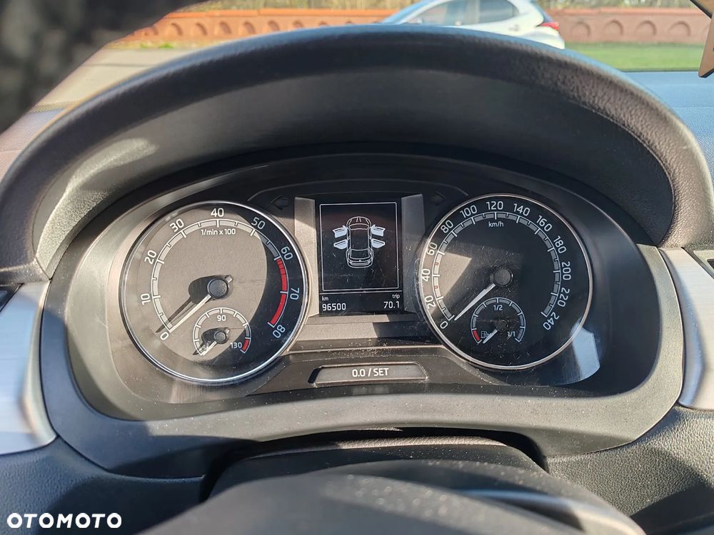 Skoda RAPID 1.0 TSI Ambition - 10