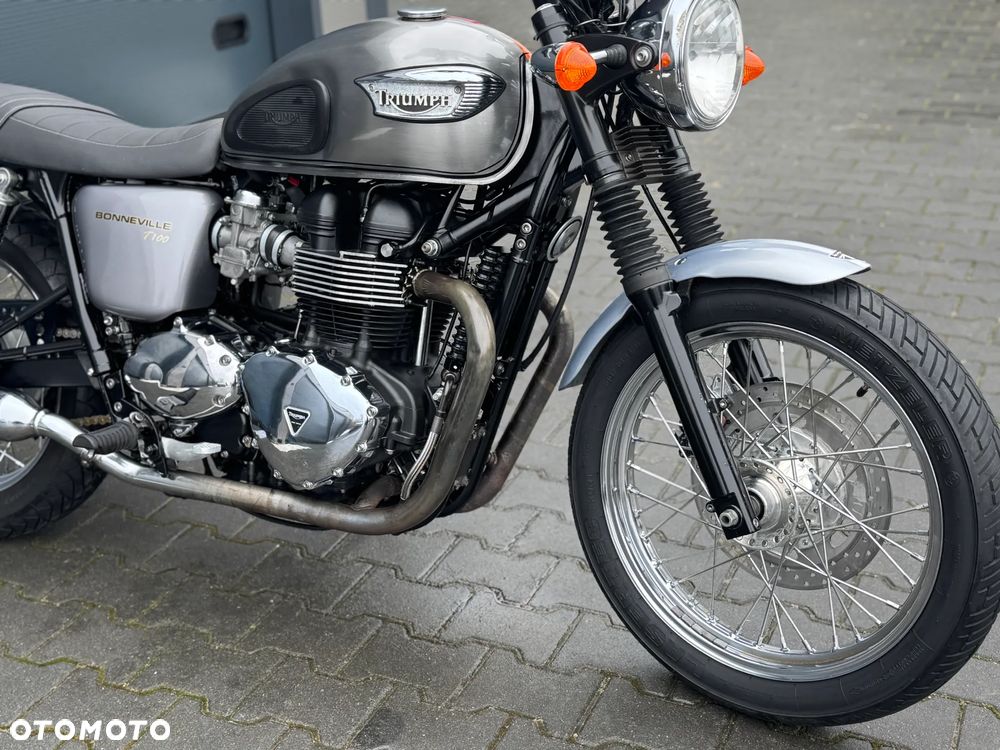 Triumph Bonneville - 7
