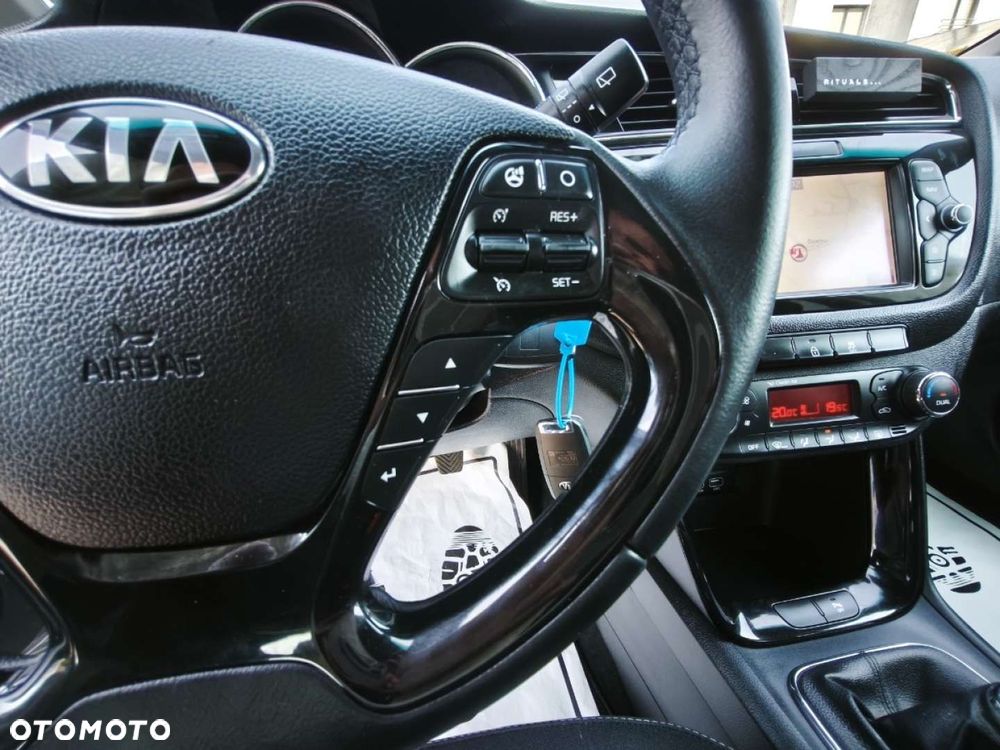 Kia Ceed - 12