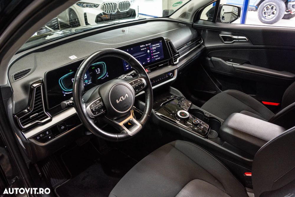 Kia Sportage 1.6 T-GDI PHEV 6AT 4x4 Business Line - 30